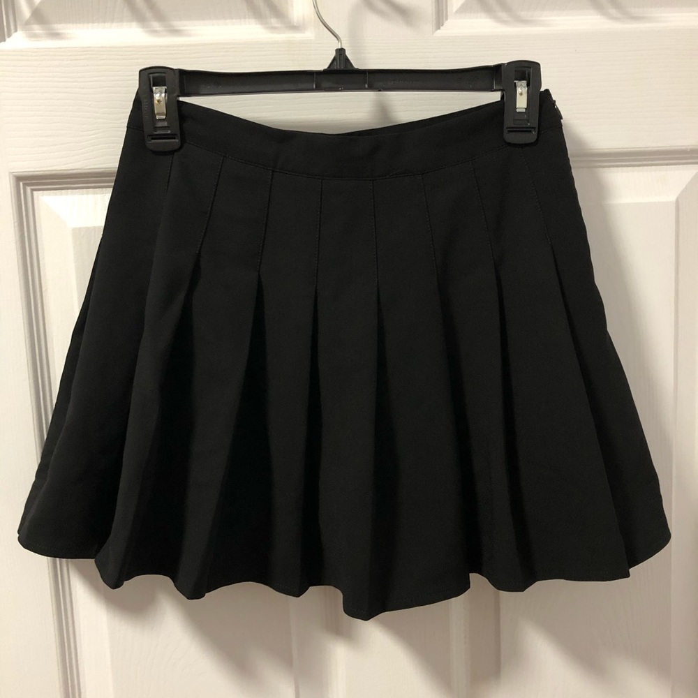 Side zipper pleated mini skirt
